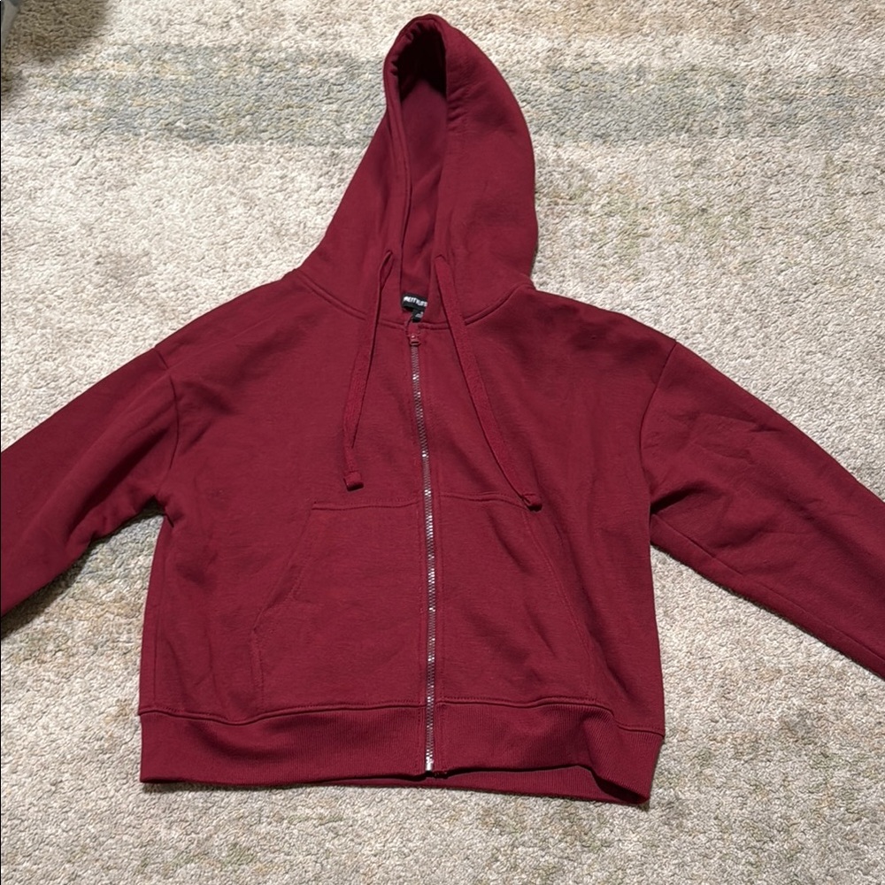 Red cropped hoodie with thumb holes
